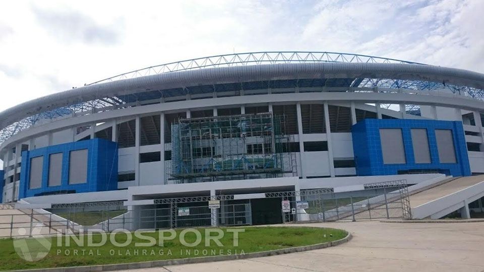 Stadion Batakan gagal memenuhi verifikasi PT LIB. Copyright: © Teddy Rumengan/INDOSPORT